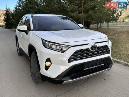Тойота РАВ 4 2020 в Тульчине на Automoto.ua Белый Тойота РАВ 4, объемом двигателя 1.99 л и пробегом 156 тыс. км за 26500 $, фото 1 на Automoto.ua