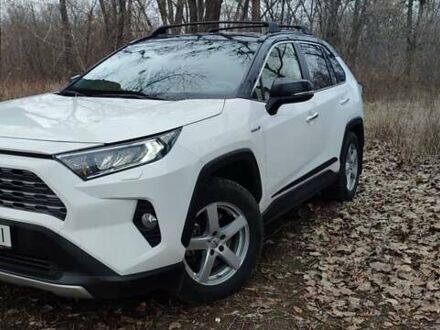 Тойота РАВ 4 2020 в Сумах на Automoto.ua Белый Тойота РАВ 4, объемом двигателя 2.49 л и пробегом 39 тыс. км за 34700 $, фото 1 на Automoto.ua