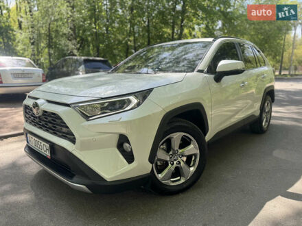Тойота РАВ 4 2020 у Києві на Automoto.ua Білий Тойота РАВ 4, об'ємом двигуна 1.99 л та пробігом 13 тис. км за 33500 $, фото 1 на Automoto.ua
