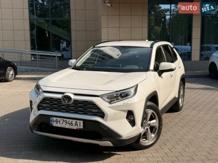 Белый Тойота РАВ 4, объемом двигателя 1.99 л и пробегом 15 тыс. км за 35300 $, фото 1 на Automoto.ua