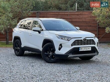 Тойота РАВ 4 2021 в Ровно на Automoto.ua Белый Тойота РАВ 4, объемом двигателя 1.99 л и пробегом 31 тыс. км за 30500 $, фото 1 на Automoto.ua