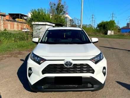Тойота РАВ 4 2021 у Полтаві на Automoto.ua Білий Тойота РАВ 4, об'ємом двигуна 2 л та пробігом 43 тис. км за 22300 $, фото 1 на Automoto.ua