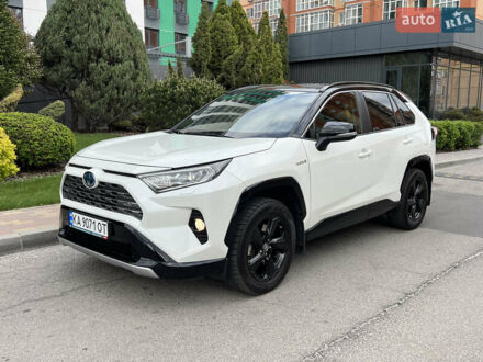 Тойота РАВ 4 2021 в Днепре (Днепропетровске) на Automoto.ua Белый Тойота РАВ 4, объемом двигателя 2.49 л и пробегом 63 тыс. км за 34999 $, фото 1 на Automoto.ua