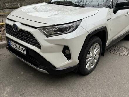 Тойота РАВ 4 2021 у Києві на Automoto.ua Білий Тойота РАВ 4, об'ємом двигуна 2.49 л та пробігом 156 тис. км за 30100 $, фото 1 на Automoto.ua