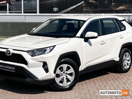 Тойота РАВ 4 2021 у Чернівцях на Automoto.ua Білий Тойота РАВ 4, об'ємом двигуна 2 л та пробігом 80 тис. км за 26616 $, фото 1 на Automoto.ua