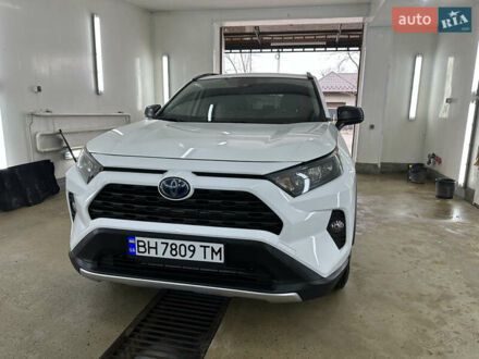Тойота РАВ 4 2021 у Измаиле на Automoto.ua Білий Тойота РАВ 4, об'ємом двигуна 2.49 л та пробігом 122 тис. км за 28000 $, фото 1 на Automoto.ua