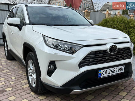 Тойота РАВ 4 2021 в Фастове на Automoto.ua Белый Тойота РАВ 4, объемом двигателя 1.99 л и пробегом 42 тыс. км за 25000 $, фото 1 на Automoto.ua