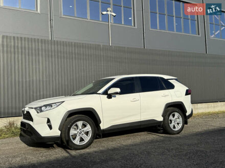 Тойота РАВ 4 2021 в Киеве на Automoto.ua Белый Тойота РАВ 4, объемом двигателя 1.99 л и пробегом 85 тыс. км за 24500 $, фото 1 на Automoto.ua