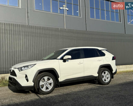 Тойота РАВ 4 2021 в Киеве на Automoto.ua Белый Тойота РАВ 4, объемом двигателя 1.99 л и пробегом 85 тыс. км за 24500 $, фото 1 на Automoto.ua