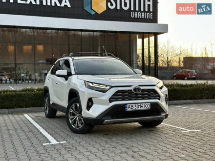 Тойота РАВ 4 2022 в Виннице на Automoto.ua Белый Тойота РАВ 4, объемом двигателя 2.49 л и пробегом 32 тыс. км за 42500 $, фото 1 на Automoto.ua