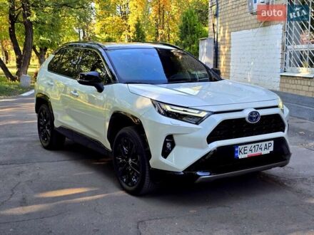 Тойота РАВ 4 2022 в Першотравенске на Automoto.ua Белый Тойота РАВ 4, объемом двигателя 2.49 л и пробегом 18 тыс. км за 41000 $, фото 1 на Automoto.ua