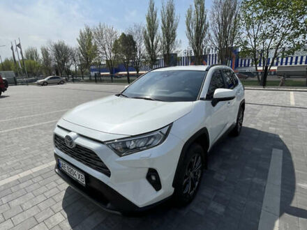 Тойота РАВ 4 2022 в Днепре (Днепропетровске) на Automoto.ua Белый Тойота РАВ 4, объемом двигателя 2.5 л и пробегом 15 тыс. км за 41000 $, фото 1 на Automoto.ua