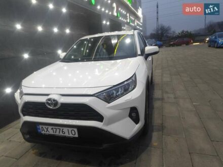 Белый Тойота РАВ 4, объемом двигателя 1.99 л и пробегом 25 тыс. км за 32000 $, фото 1 на Automoto.ua