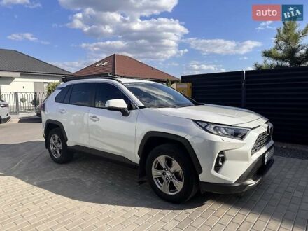 Тойота РАВ 4 2023 у Дніпро (Дніпропетровську) на Automoto.ua Білий Тойота РАВ 4, об'ємом двигуна 1.99 л та пробігом 36 тис. км за 33500 $, фото 1 на Automoto.ua