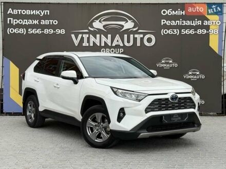 Тойота РАВ 4 2023 у Вінниці на Automoto.ua Білий Тойота РАВ 4, об'ємом двигуна 2.49 л та пробігом 23 тис. км за 36999 $, фото 1 на Automoto.ua