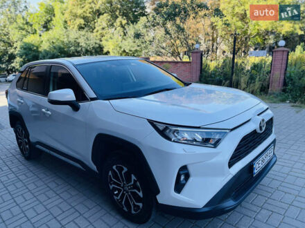 Тойота РАВ 4 2023 у Чернівцях на Automoto.ua Білий Тойота РАВ 4, об'ємом двигуна 1.99 л та пробігом 65 тис. км за 29900 $, фото 1 на Automoto.ua
