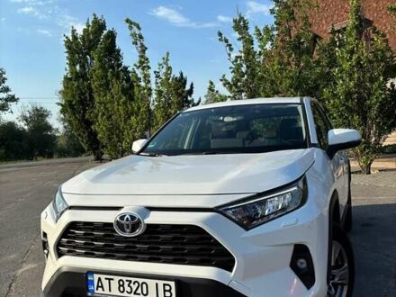 Тойота РАВ 4 2023 в Харькове на Automoto.ua Белый Тойота РАВ 4, объемом двигателя 1.99 л и пробегом 26 тыс. км за 30999 $, фото 1 на Automoto.ua