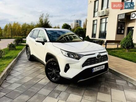 Тойота РАВ 4 2023 у Києві на Automoto.ua Білий Тойота РАВ 4, об'ємом двигуна 1.99 л та пробігом 81 тис. км за 33700 $, фото 1 на Automoto.ua