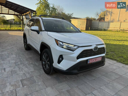 Тойота РАВ 4 2024 в Львове на Automoto.ua Белый Тойота РАВ 4, объемом двигателя 2.5 л и пробегом 20 тыс. км за 41600 $, фото 1 на Automoto.ua