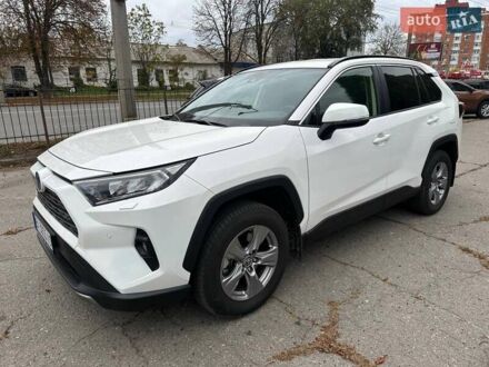 Тойота РАВ 4 2025 у Полтаві на Automoto.ua Білий Тойота РАВ 4, об'ємом двигуна 2.49 л та пробігом 2 тис. км за 44900 $, фото 1 на Automoto.ua