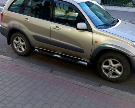 Бежевый Тойота РАВ 4, объемом двигателя 2 л и пробегом 260 тыс. км за 5500 $, фото 1 на Automoto.ua