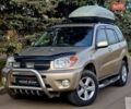Бежевий Тойота РАВ 4, об'ємом двигуна 2.36 л та пробігом 236 тис. км за 8390 $, фото 1 на Automoto.ua