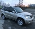 Бежевий Тойота РАВ 4, об'ємом двигуна 2 л та пробігом 330 тис. км за 8500 $, фото 1 на Automoto.ua
