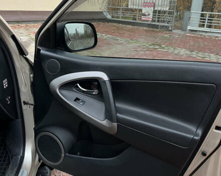 Бежевий Тойота РАВ 4, об'ємом двигуна 2 л та пробігом 230 тис. км за 10300 $, фото 17 на Automoto.ua
