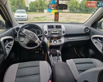Бежевий Тойота РАВ 4, об'ємом двигуна 2 л та пробігом 193 тис. км за 9999 $, фото 12 на Automoto.ua