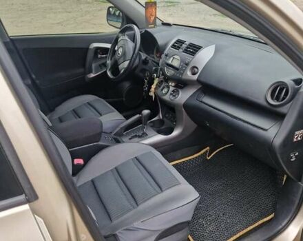 Бежевий Тойота РАВ 4, об'ємом двигуна 2 л та пробігом 193 тис. км за 9999 $, фото 16 на Automoto.ua