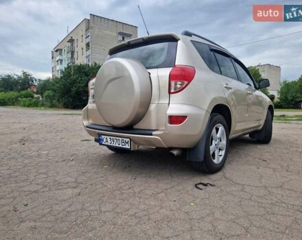 Бежевий Тойота РАВ 4, об'ємом двигуна 2 л та пробігом 193 тис. км за 9999 $, фото 4 на Automoto.ua