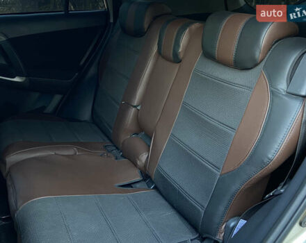 Бежевий Тойота РАВ 4, об'ємом двигуна 2 л та пробігом 253 тис. км за 9299 $, фото 16 на Automoto.ua