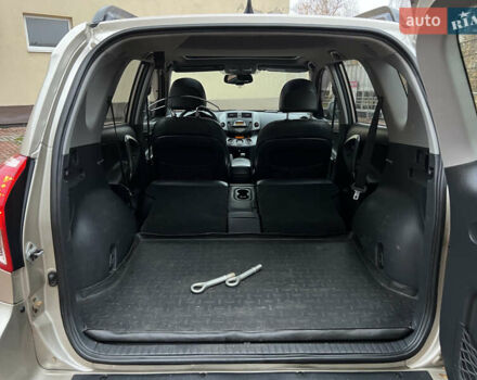 Бежевий Тойота РАВ 4, об'ємом двигуна 2 л та пробігом 230 тис. км за 10300 $, фото 26 на Automoto.ua