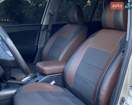 Бежевий Тойота РАВ 4, об'ємом двигуна 2 л та пробігом 253 тис. км за 9299 $, фото 9 на Automoto.ua