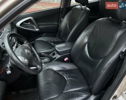 Бежевий Тойота РАВ 4, об'ємом двигуна 2 л та пробігом 230 тис. км за 10300 $, фото 6 на Automoto.ua