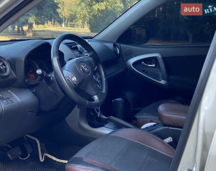 Бежевий Тойота РАВ 4, об'ємом двигуна 2 л та пробігом 253 тис. км за 9299 $, фото 8 на Automoto.ua