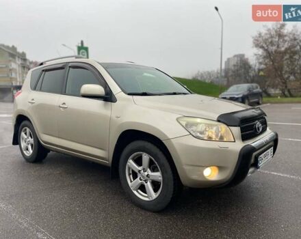 Бежевый Тойота РАВ 4, объемом двигателя 2 л и пробегом 235 тыс. км за 9500 $, фото 3 на Automoto.ua