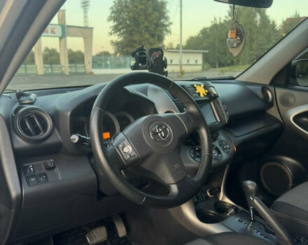 Бежевый Тойота РАВ 4, объемом двигателя 2 л и пробегом 249 тыс. км за 9500 $, фото 3 на Automoto.ua