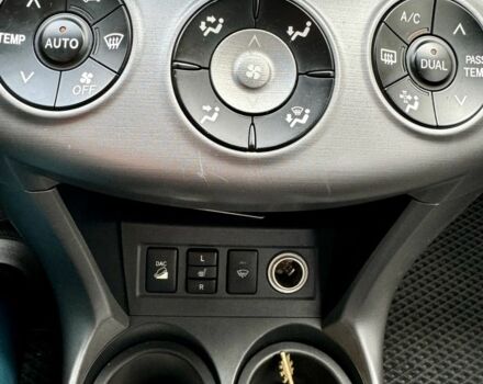 Бежевий Тойота РАВ 4, об'ємом двигуна 2 л та пробігом 233 тис. км за 8900 $, фото 23 на Automoto.ua