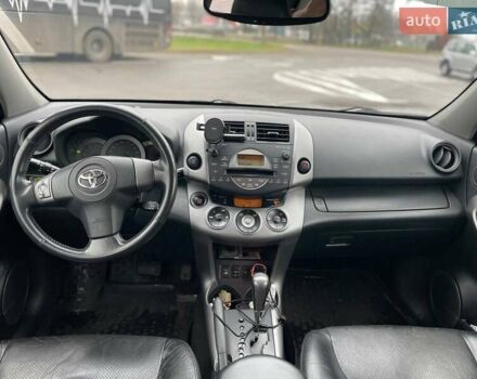Бежевый Тойота РАВ 4, объемом двигателя 2 л и пробегом 235 тыс. км за 9500 $, фото 7 на Automoto.ua