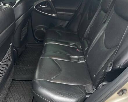 Бежевый Тойота РАВ 4, объемом двигателя 2 л и пробегом 235 тыс. км за 9500 $, фото 10 на Automoto.ua