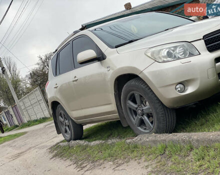 Тойота РАВ 4 2007 в Апостолове на Automoto.ua Бежевый Тойота РАВ 4, объемом двигателя 2.2 л и пробегом 192 тыс. км за 9000 $, фото 1 на Automoto.ua