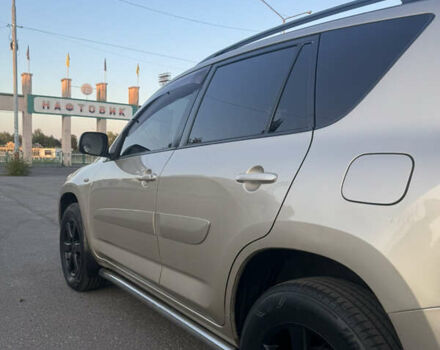 Бежевый Тойота РАВ 4, объемом двигателя 2 л и пробегом 249 тыс. км за 9500 $, фото 2 на Automoto.ua