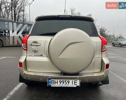 Бежевый Тойота РАВ 4, объемом двигателя 2 л и пробегом 235 тыс. км за 9500 $, фото 2 на Automoto.ua