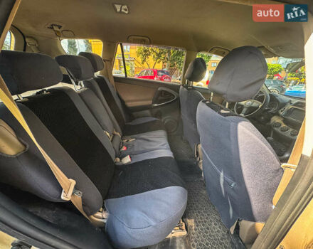 Бежевий Тойота РАВ 4, об'ємом двигуна 2.4 л та пробігом 160 тис. км за 11000 $, фото 4 на Automoto.ua