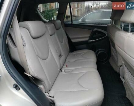 Бежевий Тойота РАВ 4, об'ємом двигуна 2.36 л та пробігом 203 тис. км за 9300 $, фото 19 на Automoto.ua