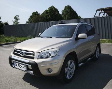 Бежевый Тойота РАВ 4, объемом двигателя 2 л и пробегом 240 тыс. км за 11799 $, фото 1 на Automoto.ua