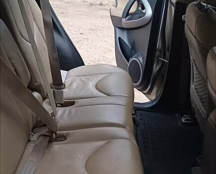 Бежевый Тойота РАВ 4, объемом двигателя 2 л и пробегом 250 тыс. км за 10700 $, фото 2 на Automoto.ua