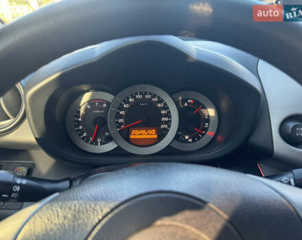 Бежевый Тойота РАВ 4, объемом двигателя 2 л и пробегом 249 тыс. км за 9500 $, фото 13 на Automoto.ua