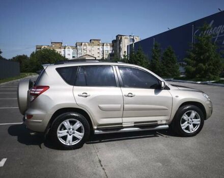 Бежевый Тойота РАВ 4, объемом двигателя 2 л и пробегом 240 тыс. км за 11799 $, фото 10 на Automoto.ua